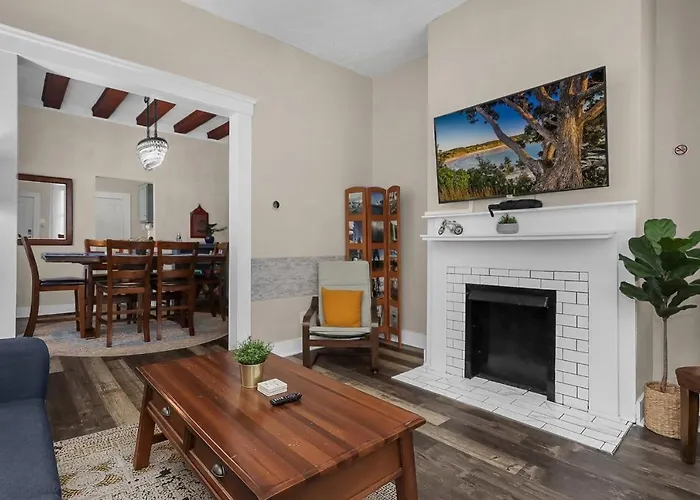 Modern 2Br Near Dt, 8Min Walk To Park&Conservatory